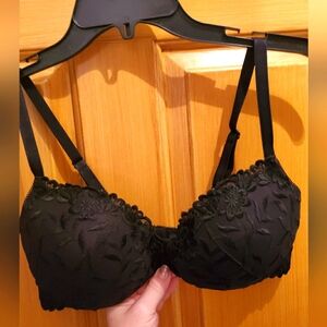 COPY - Bra Wonderbra 38c item 7492 black underwire padded